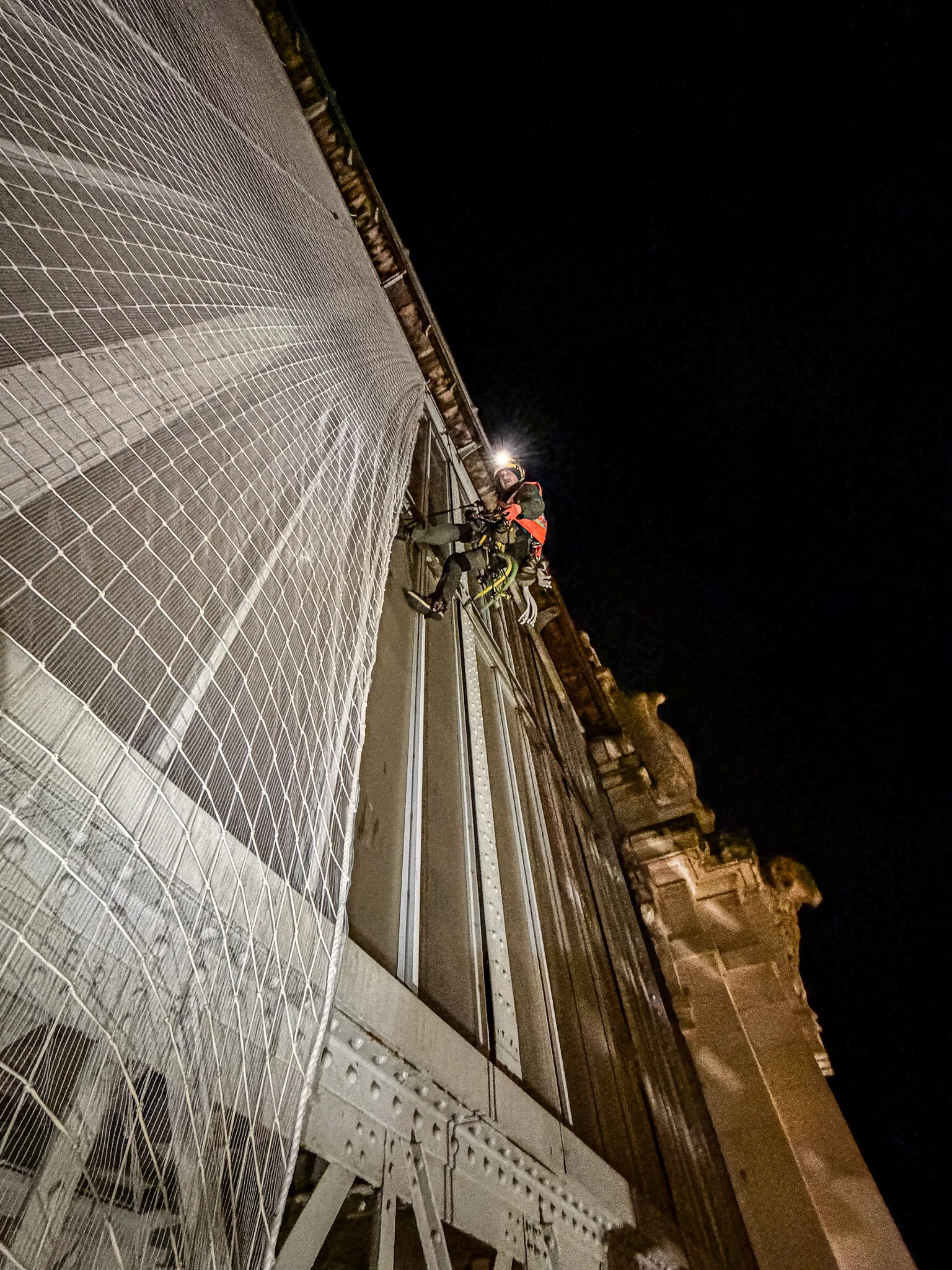 Intervention de cordistes MS Access pour la rochelle by night... chez SNCF à La Rochelle (bâtiment) – 3